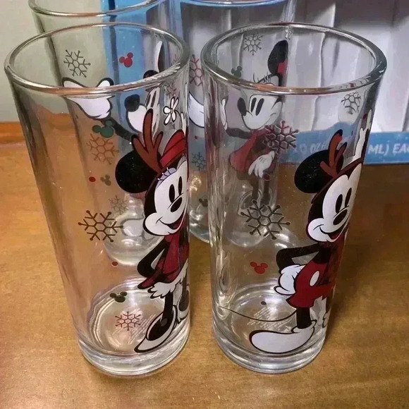 NWOT Disney Zak Mickey Minnie Mouse Glassware  Set of 4 Pint Christmas - Picture 8 of 16